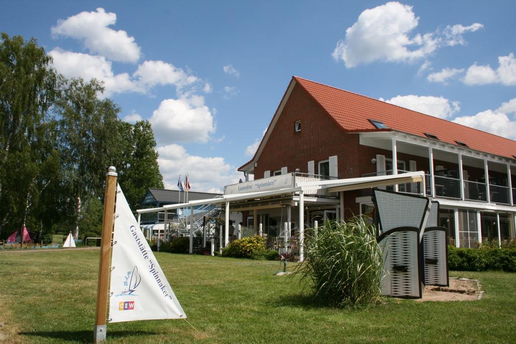 Ferienzentrum Yachthafen Рехлин Екстериор снимка